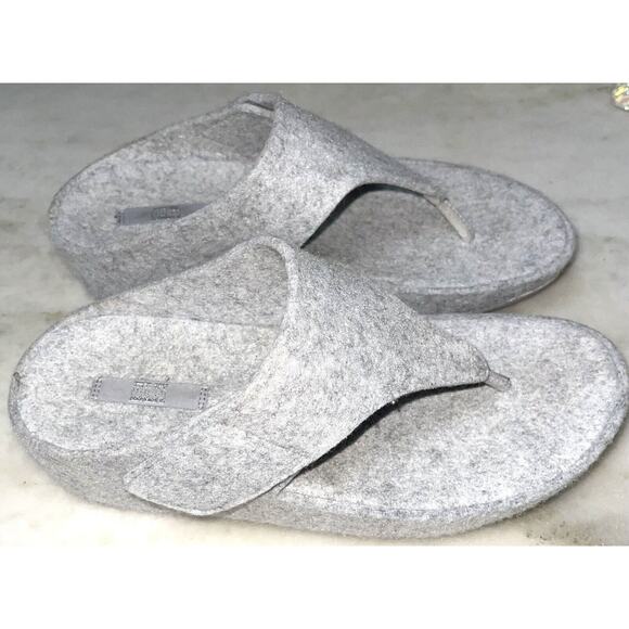 FitFlop size 8 Wobble board Gray Flannel Velcroe Closure Wedge Sandal Thong - Picture 1 of 10